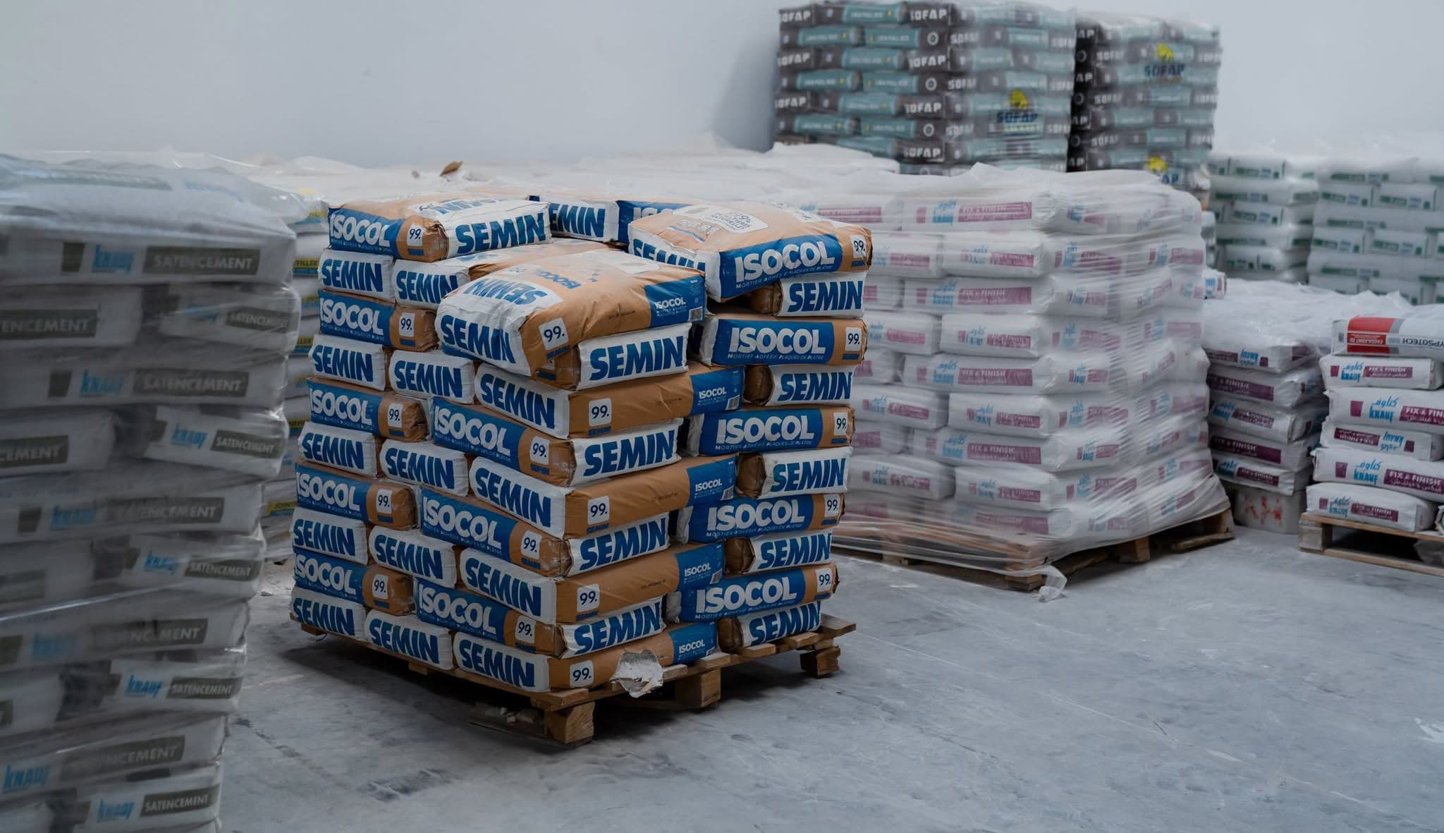 Palettes de sacs d'enduits Semin et Isocol en stock chez CSCD