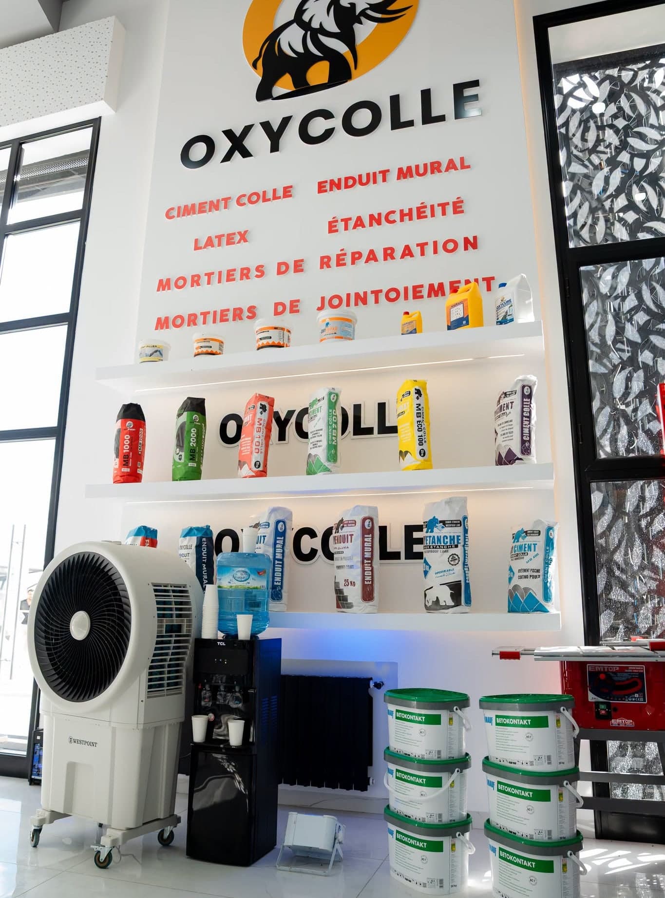جناح Oxycolle في صالة عرض CSCD: غراء الإسمنت، معجون الجدران، العزل المائي